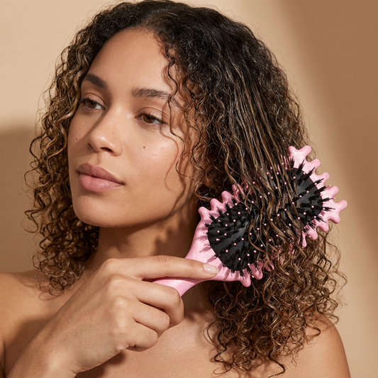 Kit Curls Pro – Toalha de Microfibra + Difusor + Atomizador + Escova Definidora